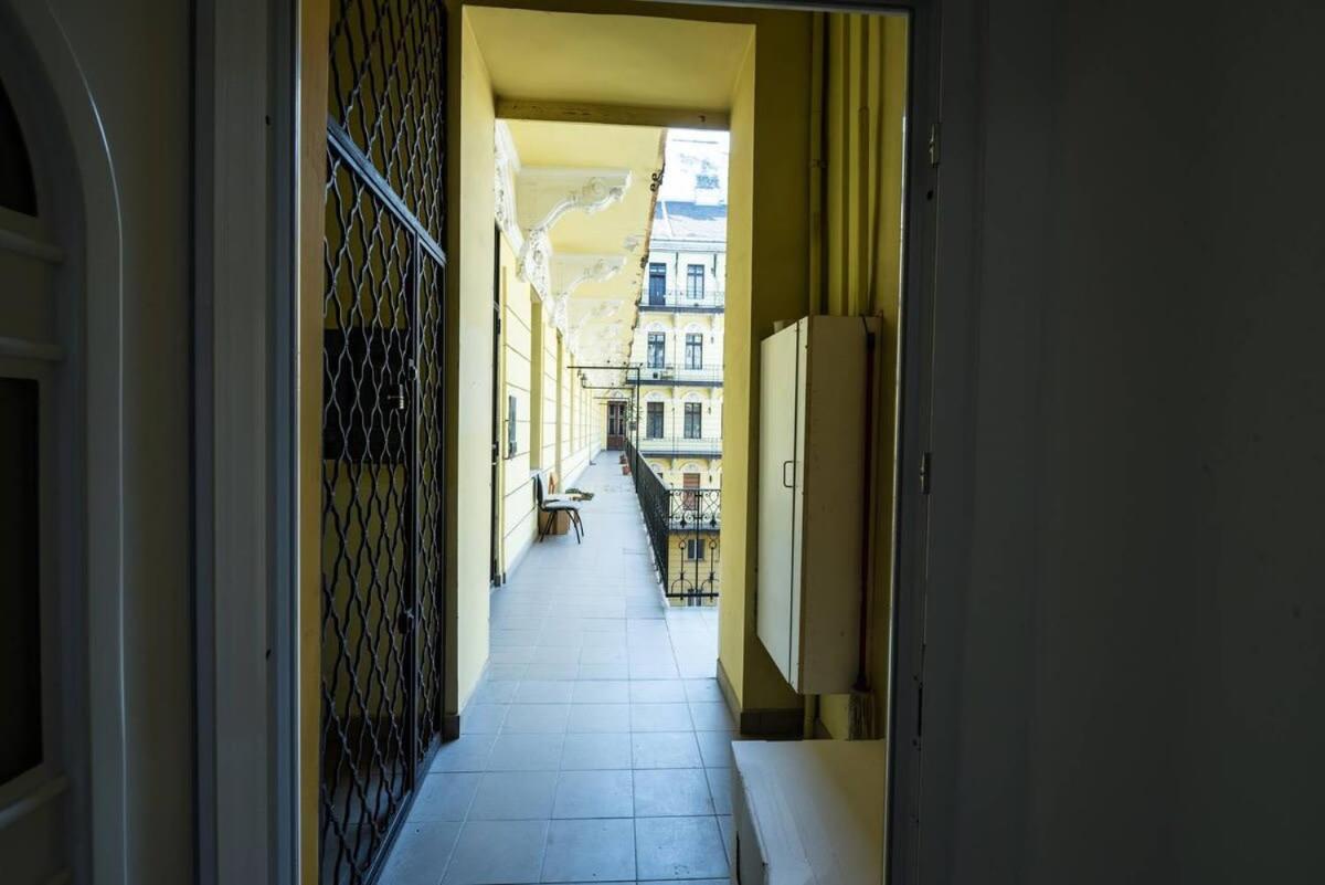 Brand New Studio With Aircon In The Center Budapest Esterno foto