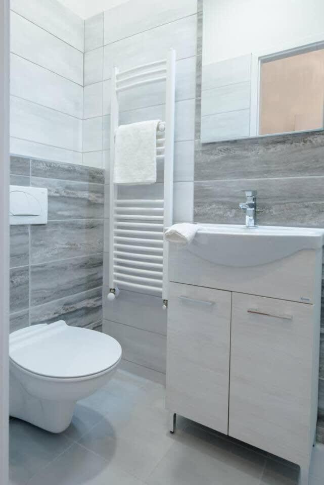 Brand New Studio With Aircon In The Center Budapest Esterno foto