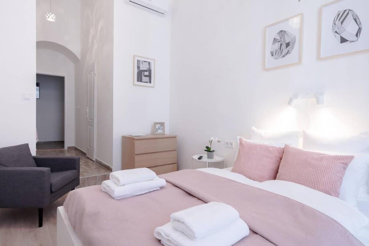 Brand New Studio With Aircon In The Center Budapest Esterno foto